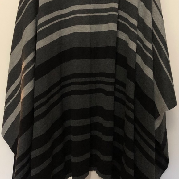 Calvin Klein Grey Stripe Cardigan/Shawl - Picture 2 of 3